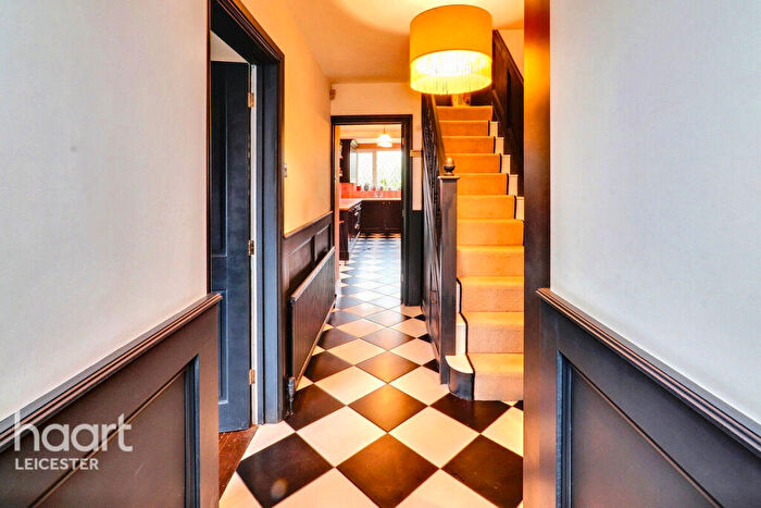 3 Bedroom Semi-Detached House For Sale In Barngate Close, Leicester, LE4