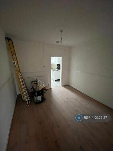 1 Bedroom Flat To Rent In High Street, Ferndale, CF43
