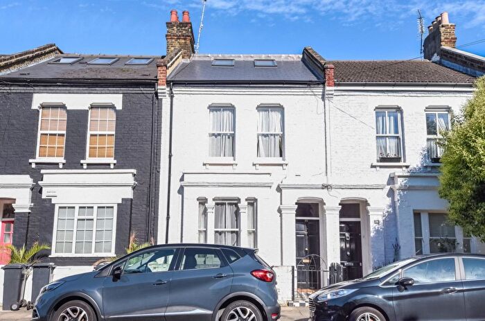 1 Bedroom Flat To Rent In Goldsboro Road, Vauxhall, London, SW8