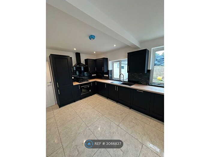 3 Bedroom Bungalow To Rent In Newport Road, Newbury, RG14