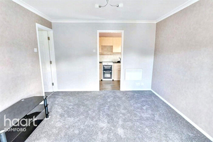 1 Bedroom Apartment For Sale In Rushdon Close, Romford, RM1