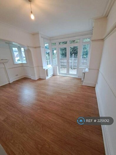 2 Bedroom Flat To Rent In Hillcroome Road, Sutton, SM2