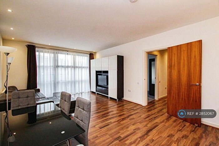 2 Bedroom Flat To Rent In Copenhagen Place, London, E14