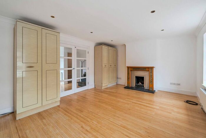 3 Bedroom Cottage To Rent In High Street, Borehamwood, WD6