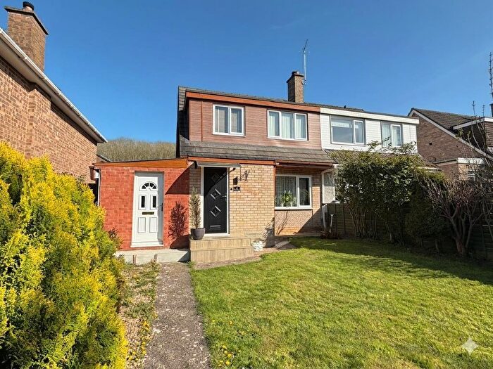 3 Bedroom Property For Sale In Ganton Close, Daventry, NN11