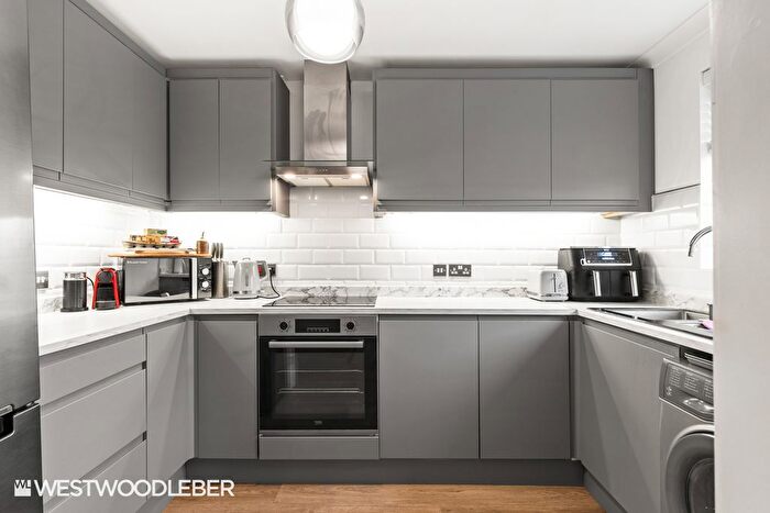 2 Bedroom Flat To Rent In Dixons Court, Crane Mead, Ware, SG12