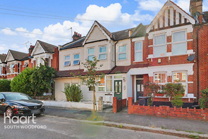 2 Bedroom Duplex For Sale In Wynndale Road, London, E18