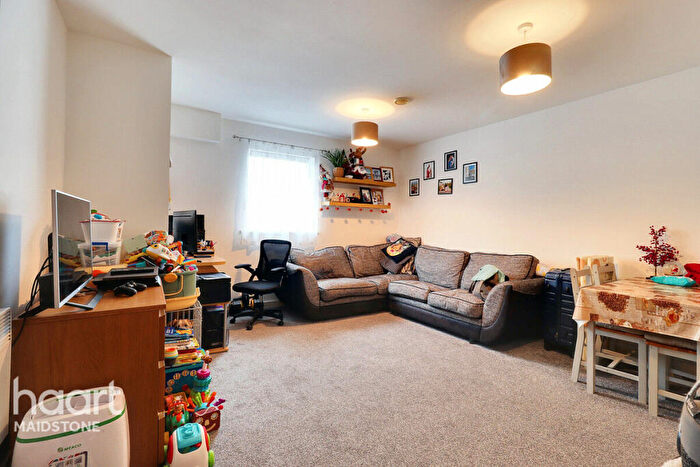 1 Bedroom Apartment For Sale In Kingfisher Meadow, Maidstone, ME16