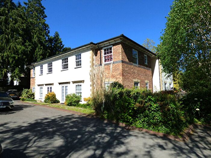 2 Bedroom Flat For Sale In Worcester Road, Malvern, Worcestershire, WR14
