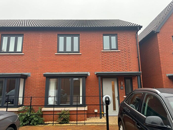 3 Bedroom Semi-Detached House To Rent In Horse Chestnut Crescent, Swindon, SN3