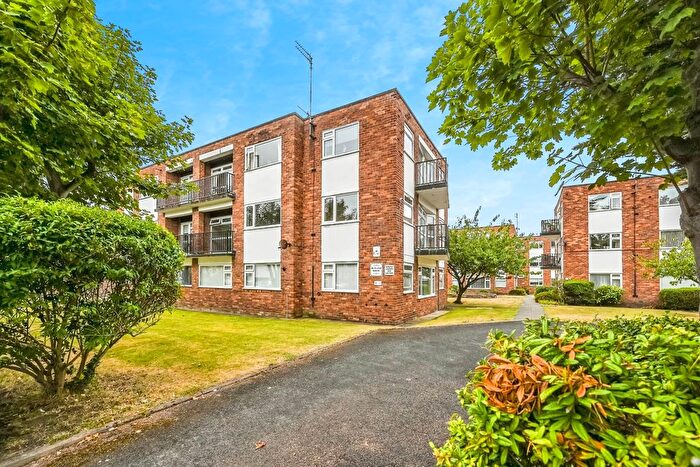 2 Bedroom Flat For Sale In Nicholas Road, Blundellsands, Merseyside, L23