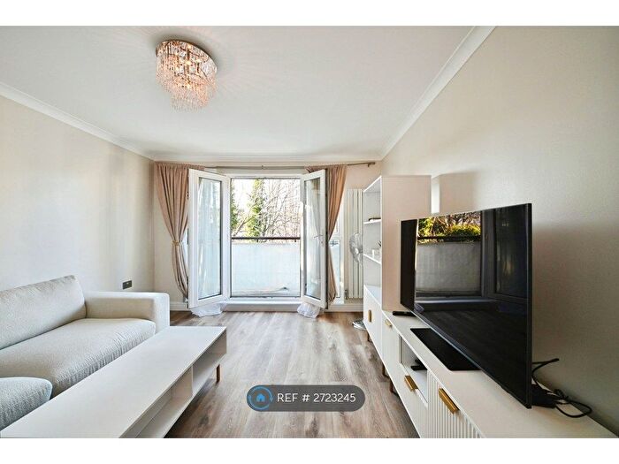 2 Bedroom Flat To Rent In Bentley Court, London, N20
