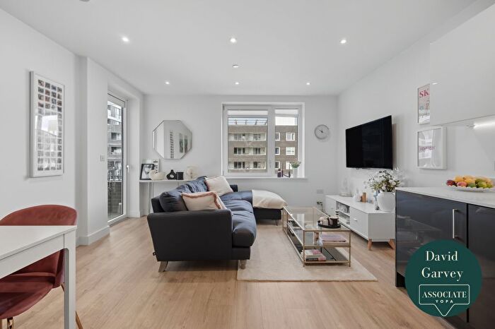1 Bedroom Flat For Sale In Beck Square, Leyton, E10