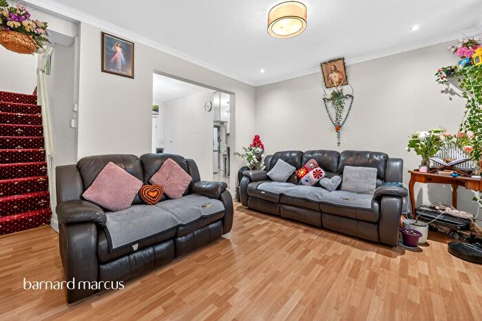 3 Bedroom Terraced House For Sale In Crunden Road, South Croydon, CR2