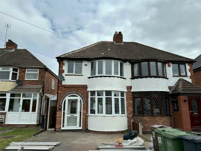 3 Bedroom Semi-Detached House To Rent In Wellsford Avenue, Solihull, West Midlands, B92