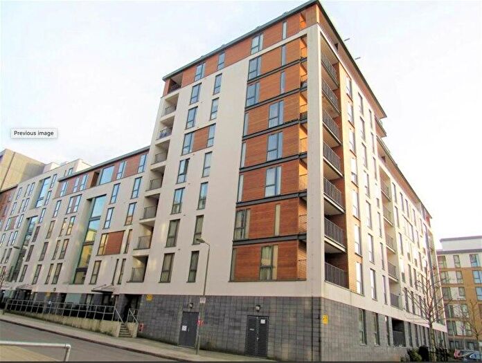 3 Bedroom Flat To Rent In Charcot Road, Colinale, NW9