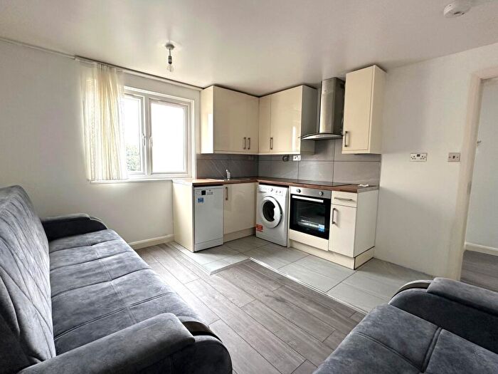 2 Bedroom Flat To Rent In Ida Road, London, N15