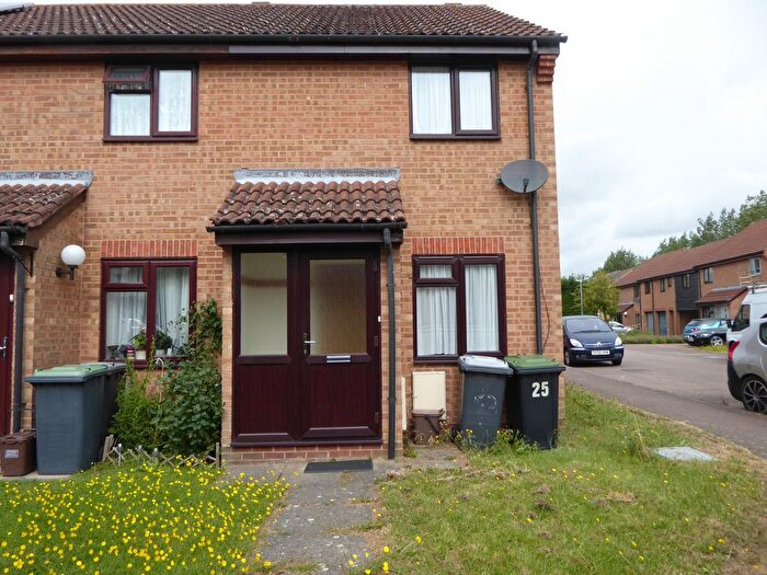2 Bedroom End Of Terrace House To Rent In Lincroft, Bedford, MK43