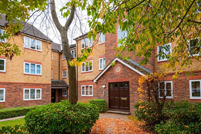 2 Bedroom Flat For Sale In Birkheads Road, Reigate, RH2