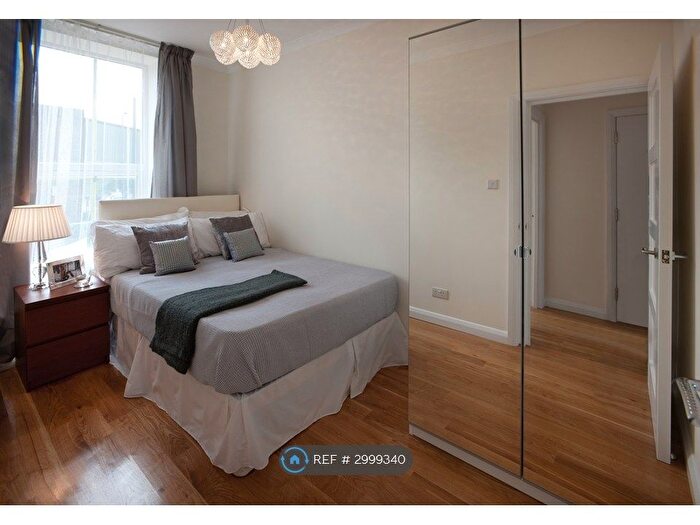 2 Bedroom Flat To Rent In Commercial Road, London, E14
