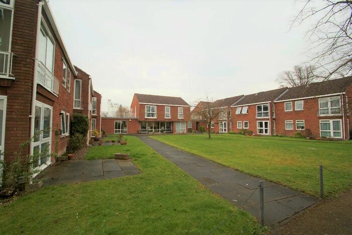 2 Bedroom Flat To Rent In Weyhill Road, Andover, SP10