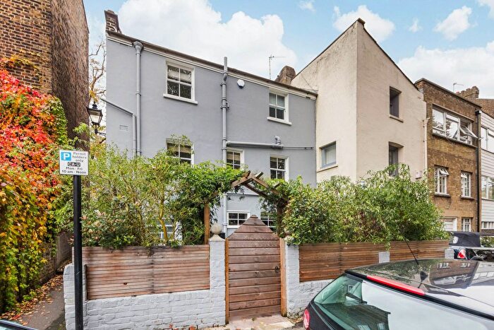 3 Bedroom Property To Rent In Pond Square, Highgate, N6