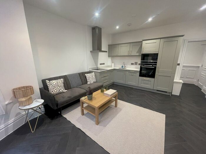 1 Bedroom Apartment To Rent In Cathedral Road, Cardiff, CF11
