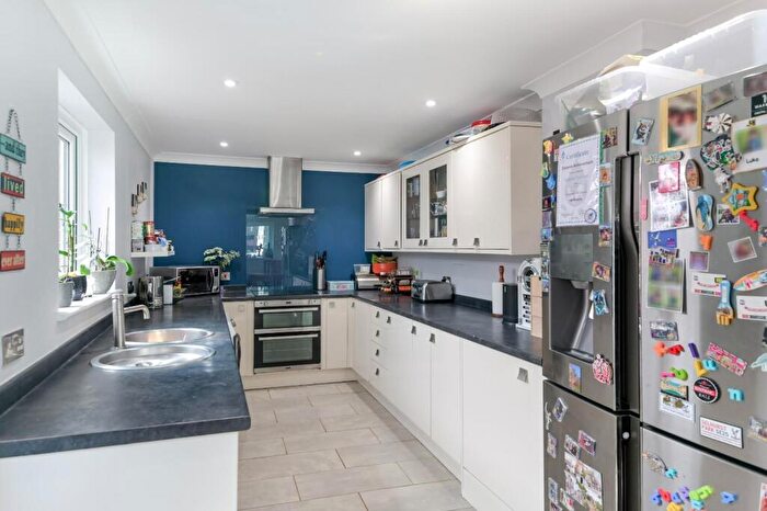 4 Bedroom Detached House For Sale In Walnut Grove, Banstead, SM7