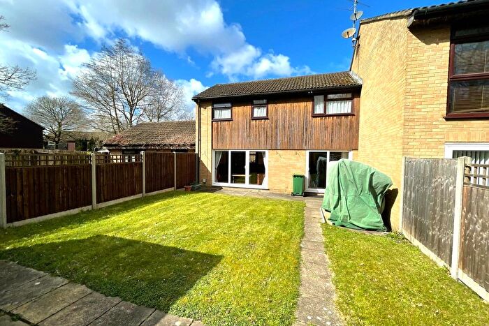 4 Bedroom Terraced House For Sale In Maple Close, Ash Vale, Surrey, GU12