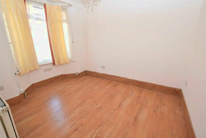 3 Bedroom Terraced House To Rent In Holness Road, Stratford, E15
