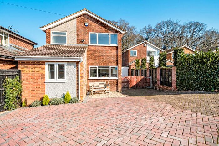 4 Bedroom Detached House For Sale In Woodside Avenue, Flackwell Heath, High Wycombe, Buckinghamshire, HP10