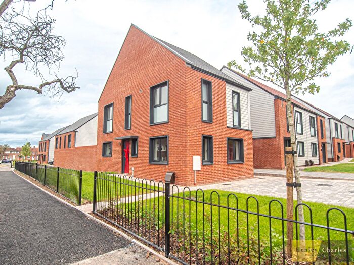 3 Bedroom Detached House To Rent In Northwood Park Road, Bushbury, Wolverhampton, WV10