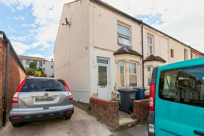 3 Bedroom Property To Rent In Upper Green Street, High Wycombe, HP11