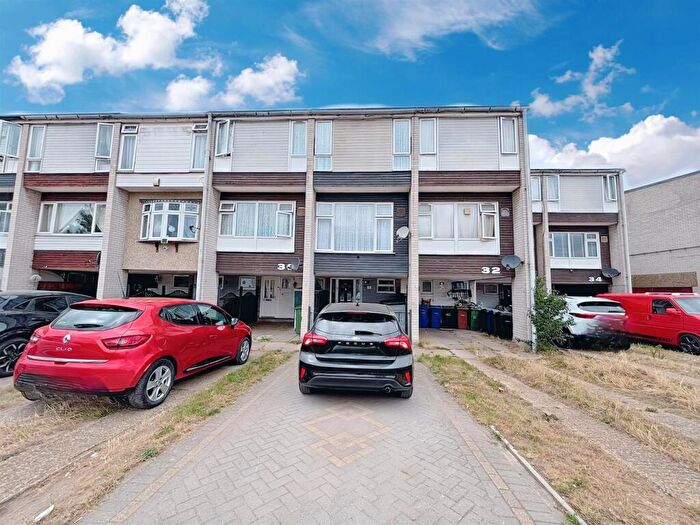 3 Bedroom Terraced House For Sale In Camden Close, Chadwell St. Mary, RM16