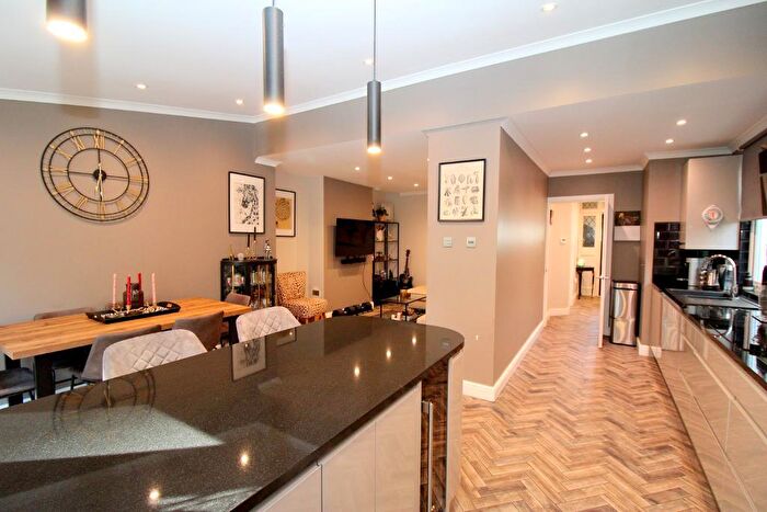 3 Bedroom Semi-Detached House For Sale In Farley Hill, South Luton, Luton, Bedfordshire, LU1