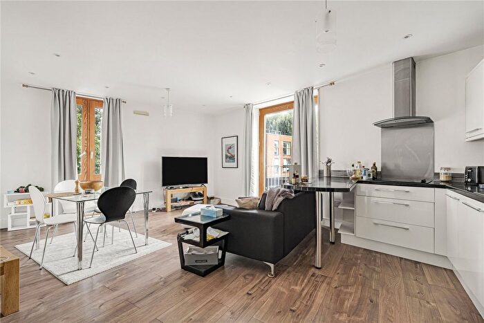 1 Bedroom Flat For Sale In Garratt Lane, London, SW18