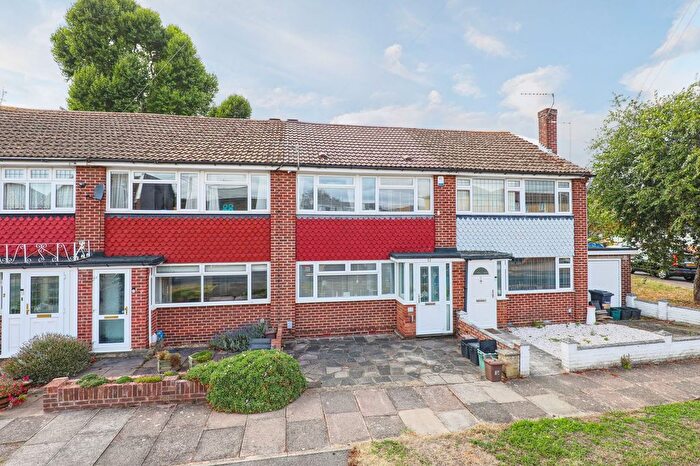 3 Bedroom Terraced House For Sale In Hobbs Close, Cheshunt, EN8