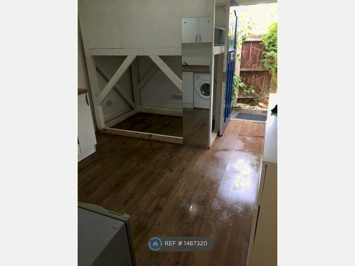 Studio To Rent In Studio Boundfield Road, London, SE6