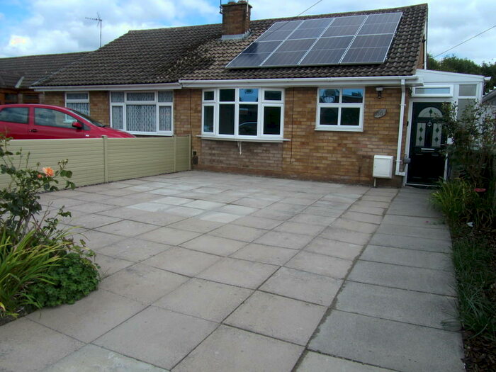 2 Bedroom Semi-Detached Bungalow To Rent In Chamberlaine Street, Bedworth, CV12
