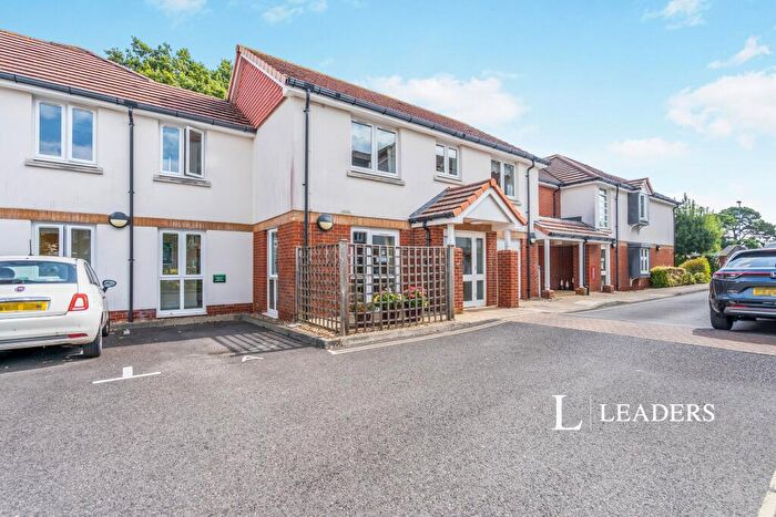 1 Bedroom Flat To Rent In Pagham Court, Hawthorn Road, PO21