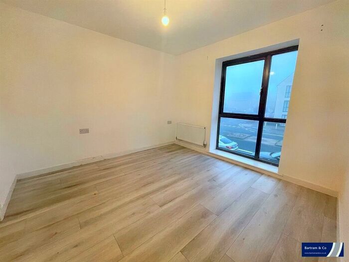 4 Bedroom Semi-Detached House To Rent In Fen Street, Brooklands, MK10