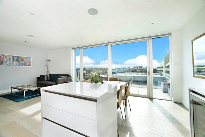 3 Bedroom Flat To Rent In Claremont House, Quebec Way, Rotherhithe, SE16