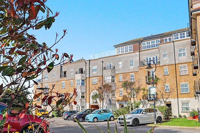 2 Bedroom Flat For Sale In Forge Way, Southend-On-Sea, SS1