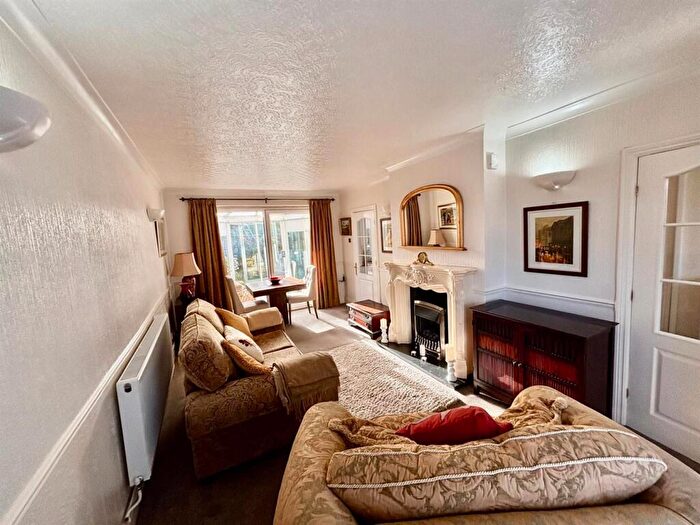 2 Bedroom Semi-Detached House For Sale In Whincover Road, Wortley, Leeds, LS12