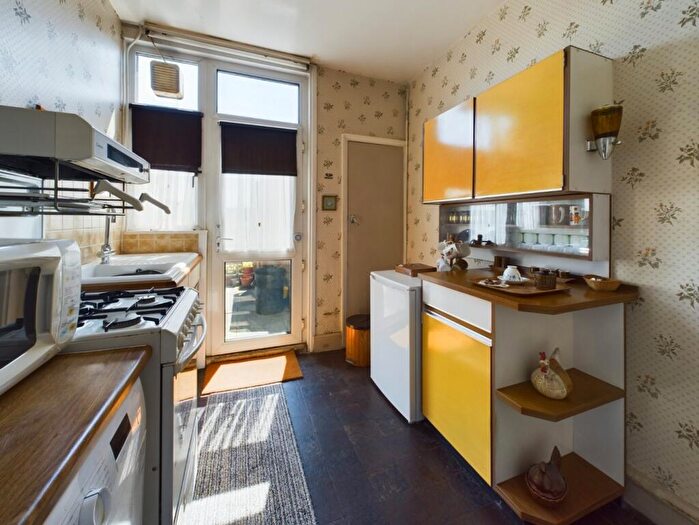 3 Bedroom Terraced House For Sale In Balmoral Road, Kingsthorpe, Northampton, NN2
