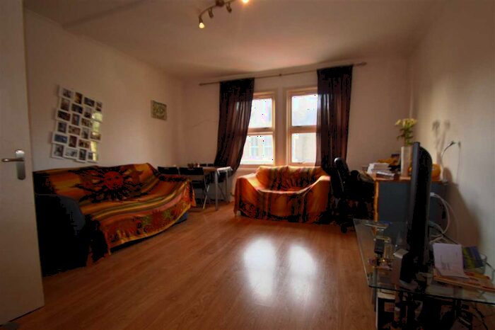 1 Bedroom Flat To Rent In Roehampton High Street, London, SW15
