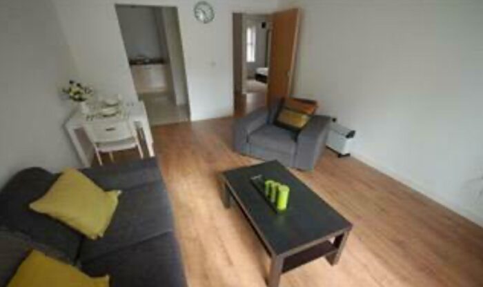2 Bedroom Flat To Rent In Athlone Grove, Leeds, West Yorkshire, LS12