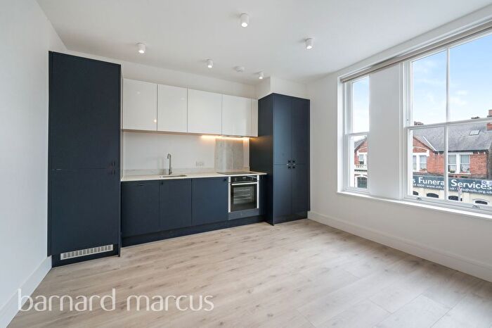 2 Bedroom Flat To Rent In Mitcham Lane, London, SW16