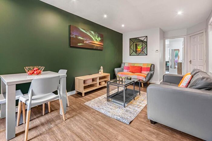 4 Bedroom Flat To Rent In Lower Road, Kenley, CR8