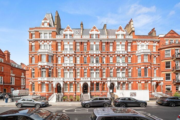 2 Bedroom Flat To Rent In Cadogan Gardens, Sloane Square, London, SW3